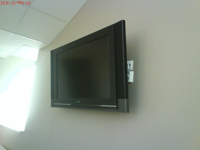 LCD teleri paigaldus seinale